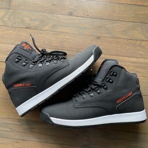 Supras sneakers brand new never worn 9.5